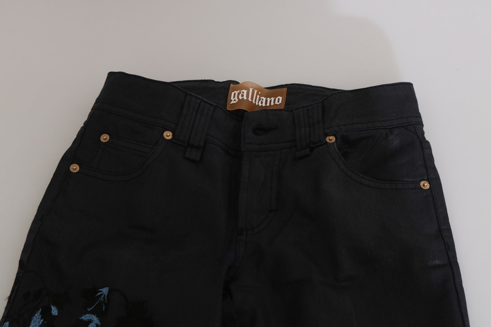 Jean en jean skinny taille moyenne brodé floral motif Cygne noir John Galliano