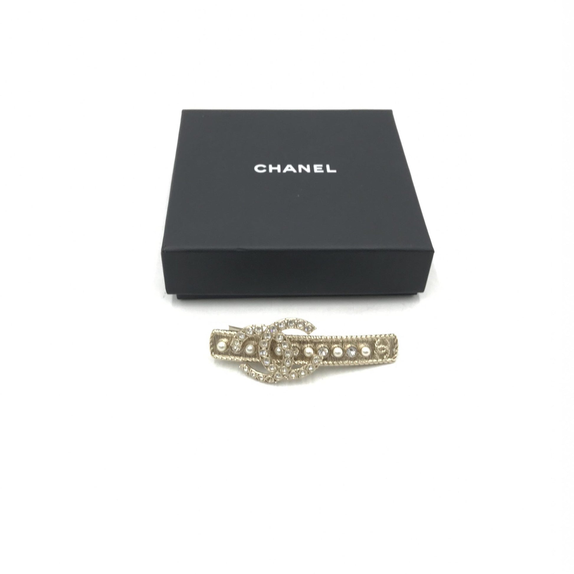 Barrette à cheveux Chanel Crystal Pearl CC