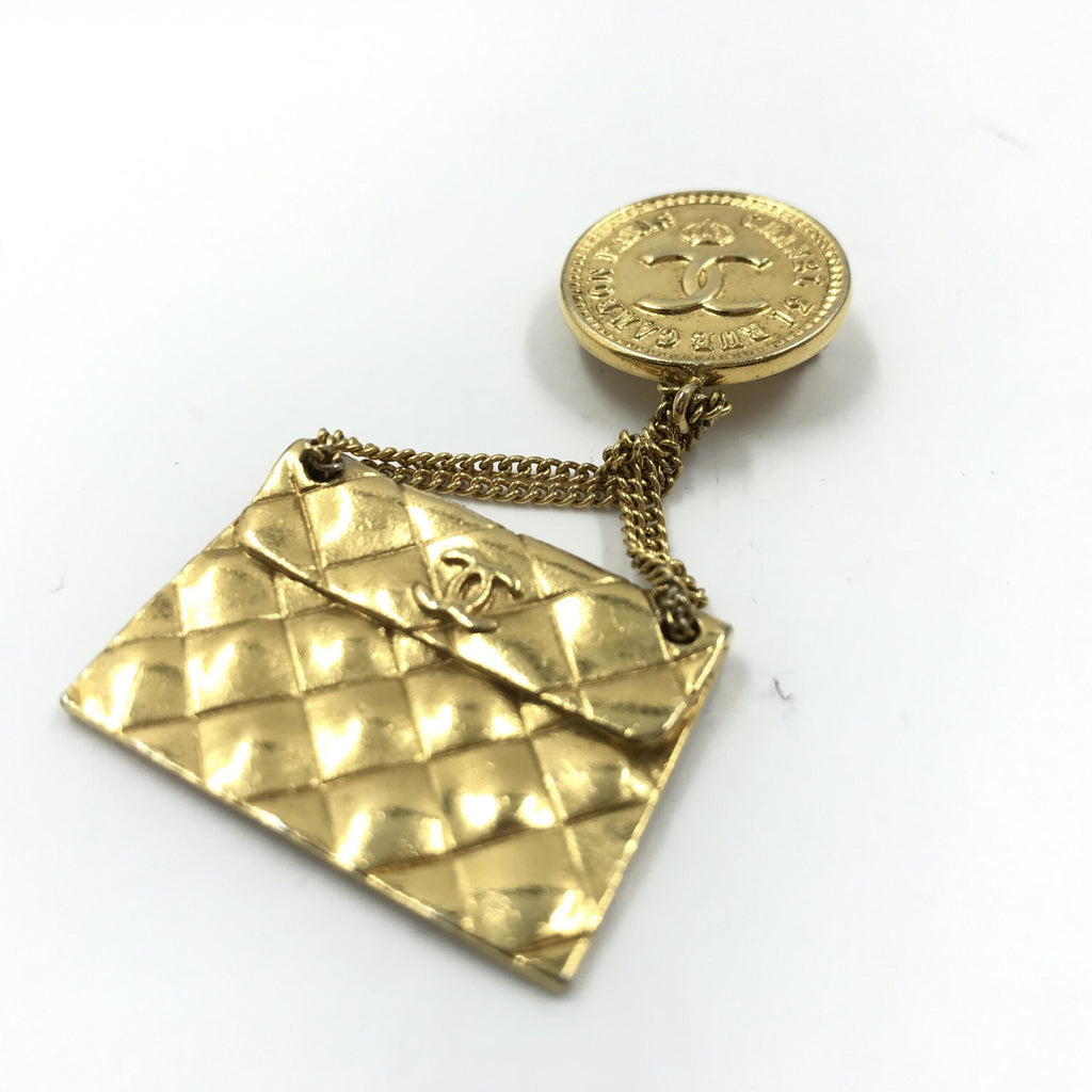 Broche motif sac plaqué or Chanel