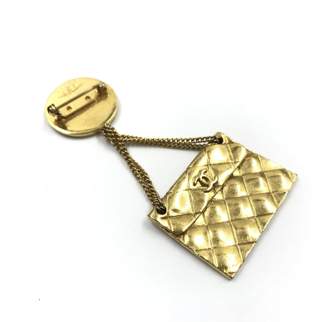 Broche motif sac plaqué or Chanel