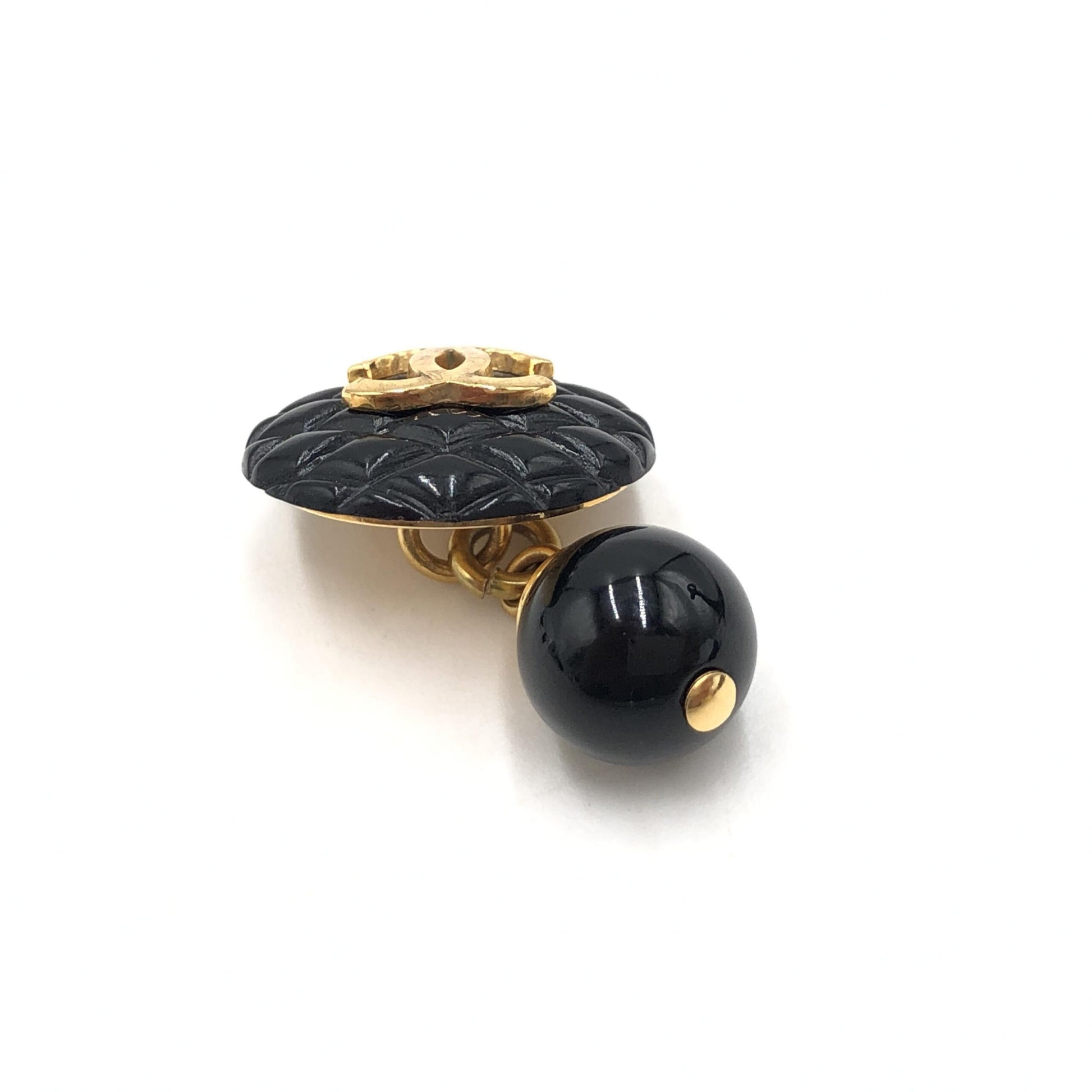 Boutons de manchette Chanel Matelassé Coco Mark en plastique noir