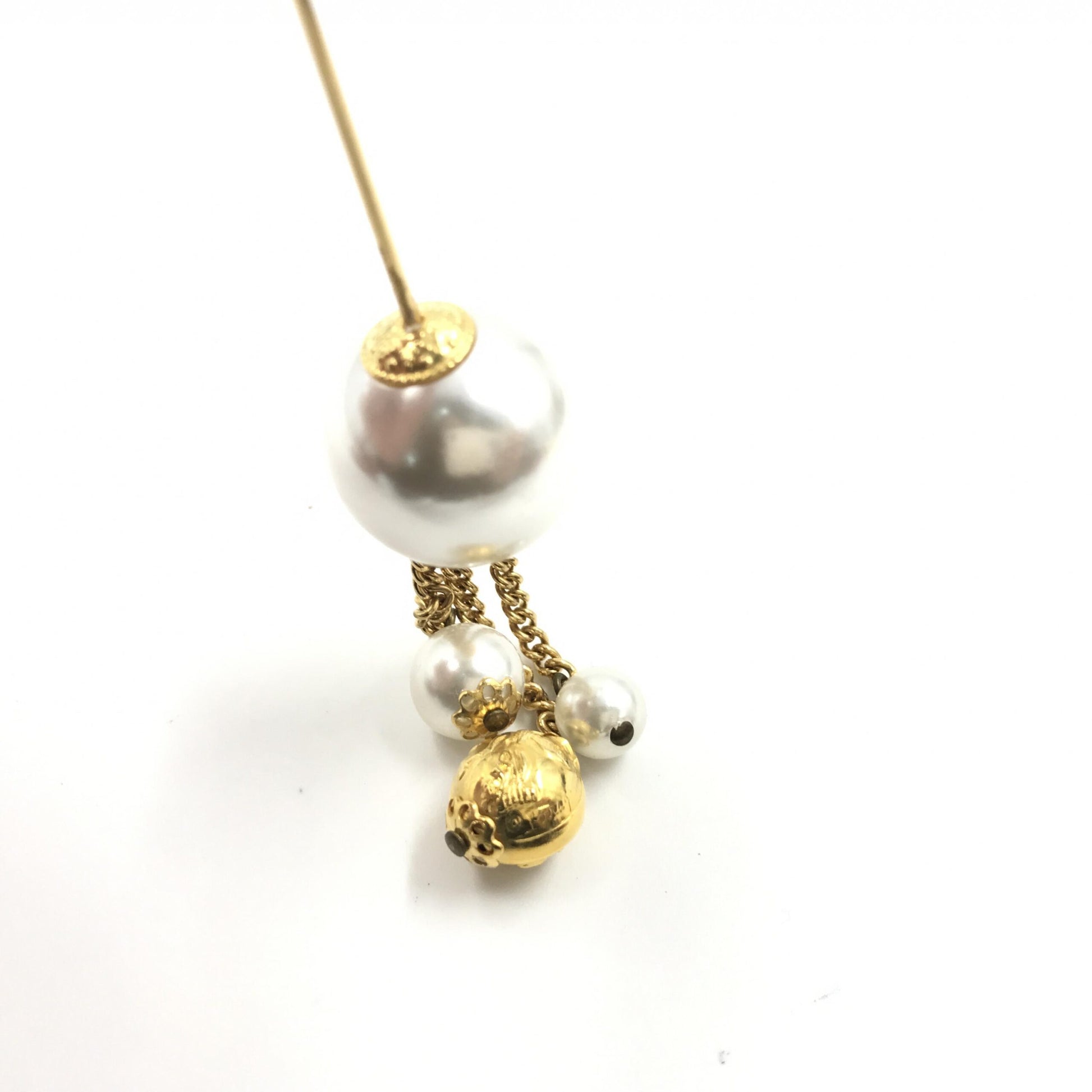 Broche Salvatore Ferragamo, style perle, coffret