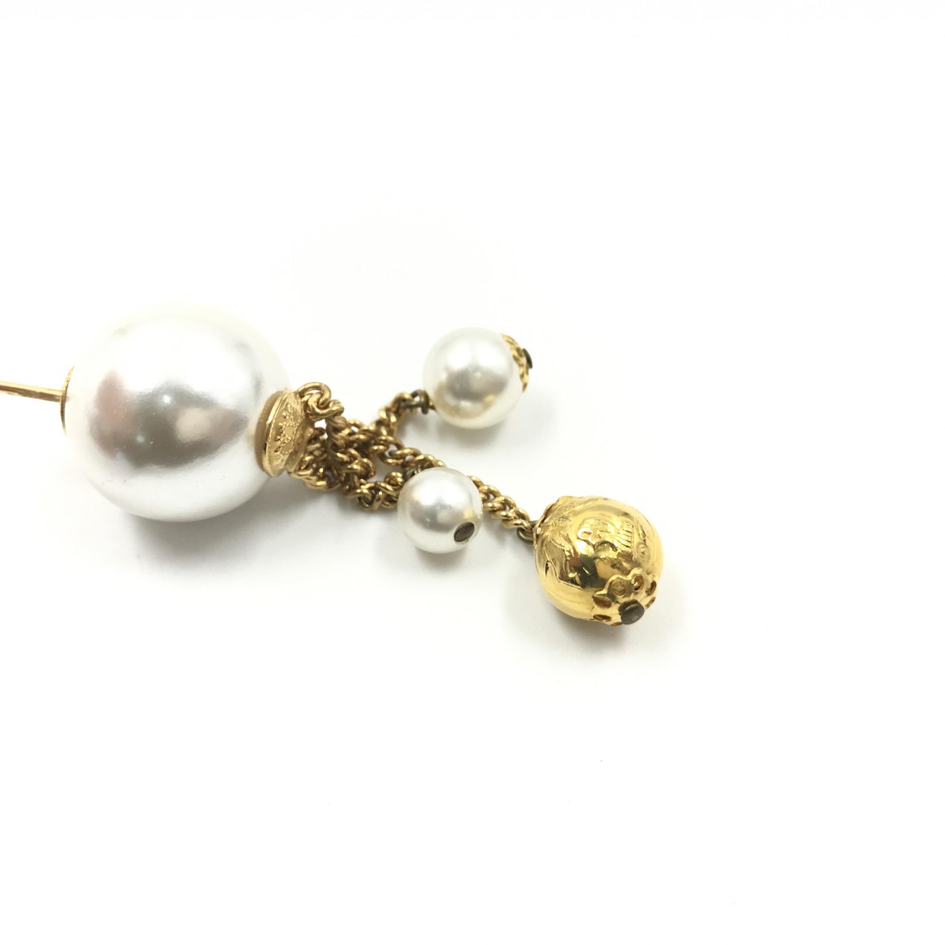 Broche Salvatore Ferragamo, style perle, coffret
