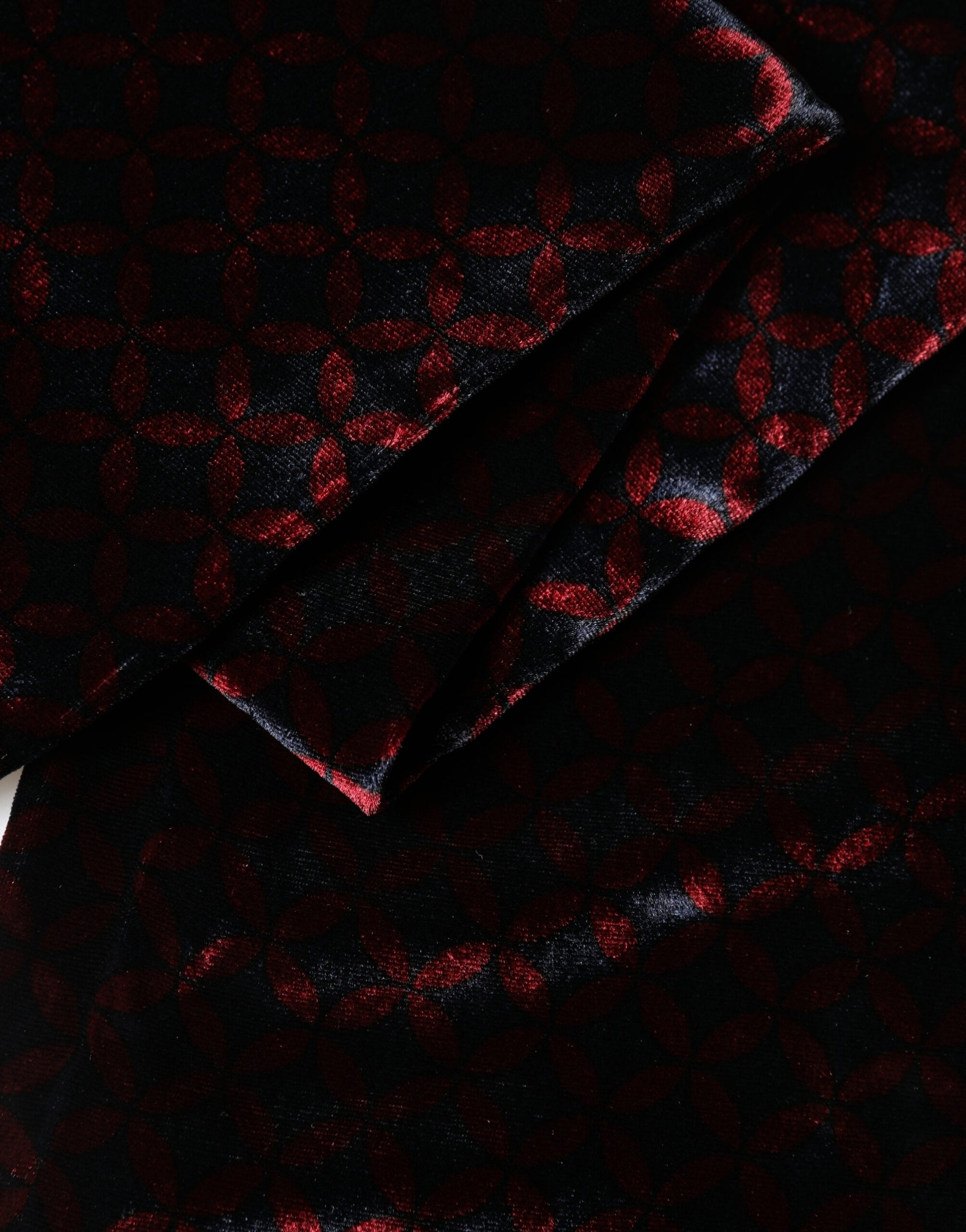 Foulard Dolce & Gabbana en rayonne noire et rouge à motif géométrique avec franges 140cm X 16cm