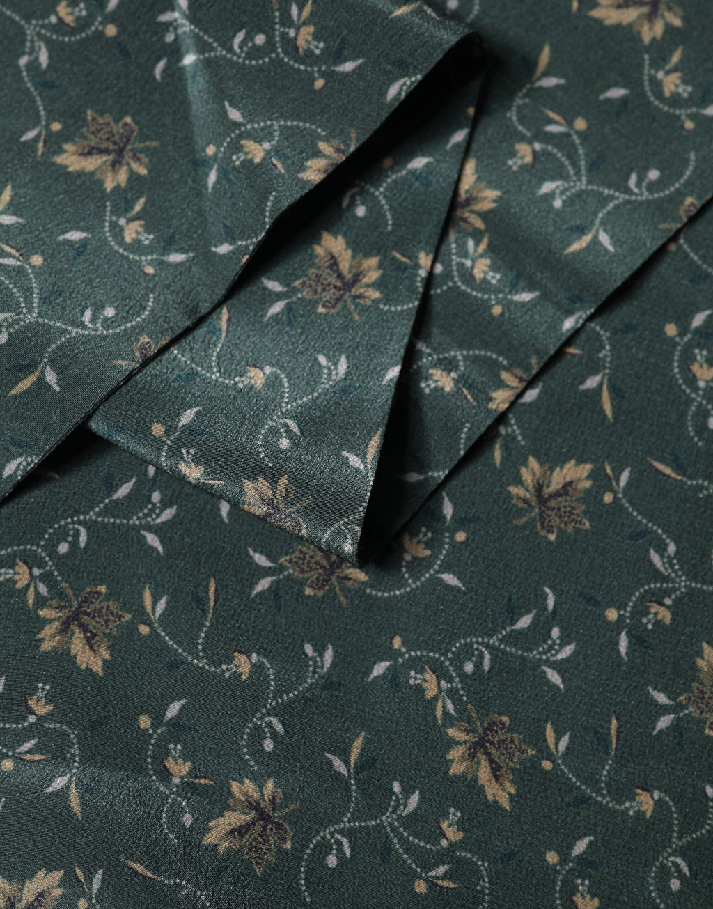 Écharpe Dolce & Gabbana en soie verte à motif floral, frangée, 135 cm x 16 cm
