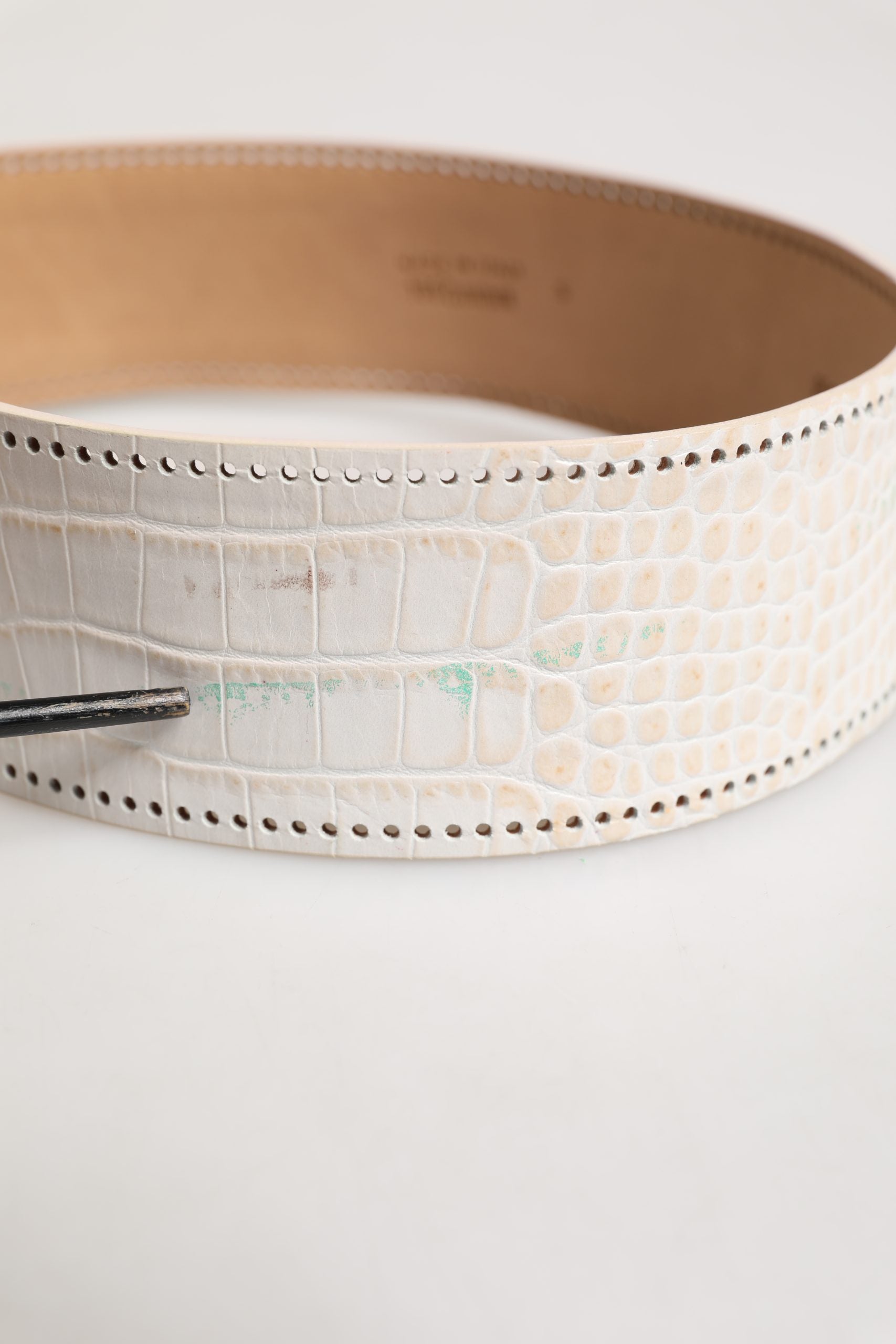 Ceinture Scervino Street en cuir blanc texturé avec large boucle en métal argenté
