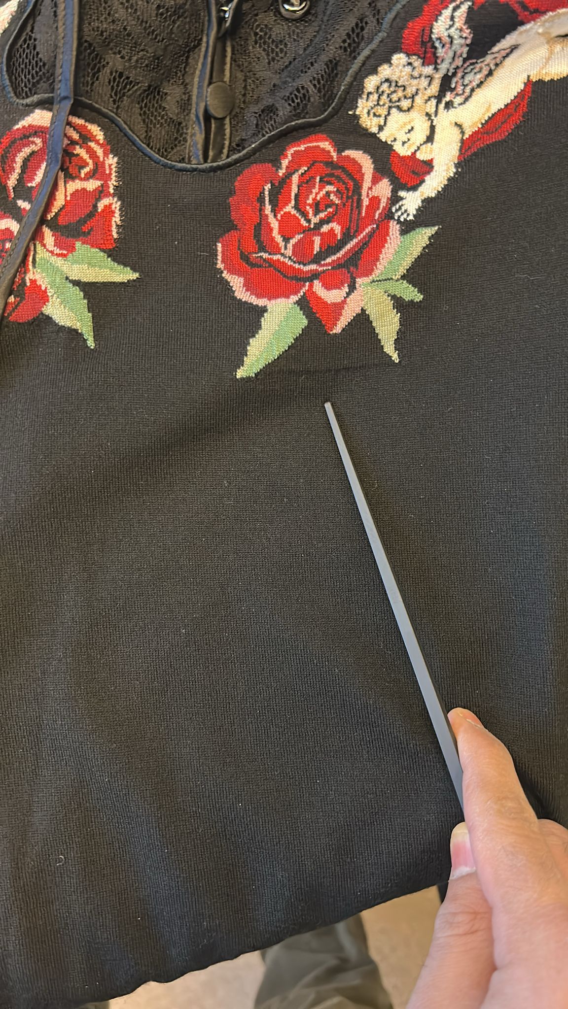 Cardigan en maille Dolce & Gabbana noir avec roses et dentelle