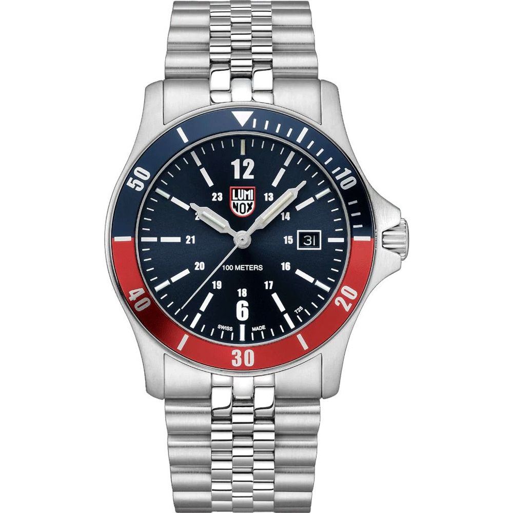Montre de sport Luminox en acier inoxydable gris