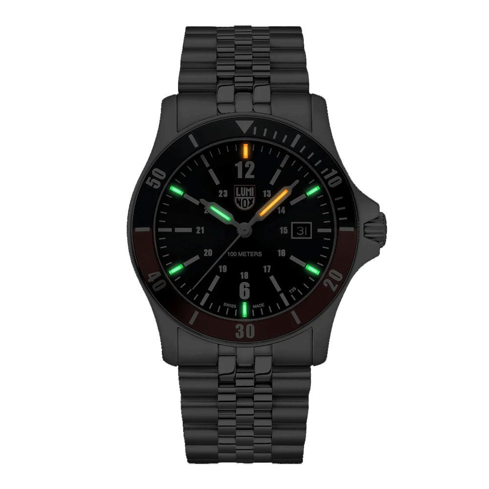 Montre de sport Luminox en acier inoxydable gris
