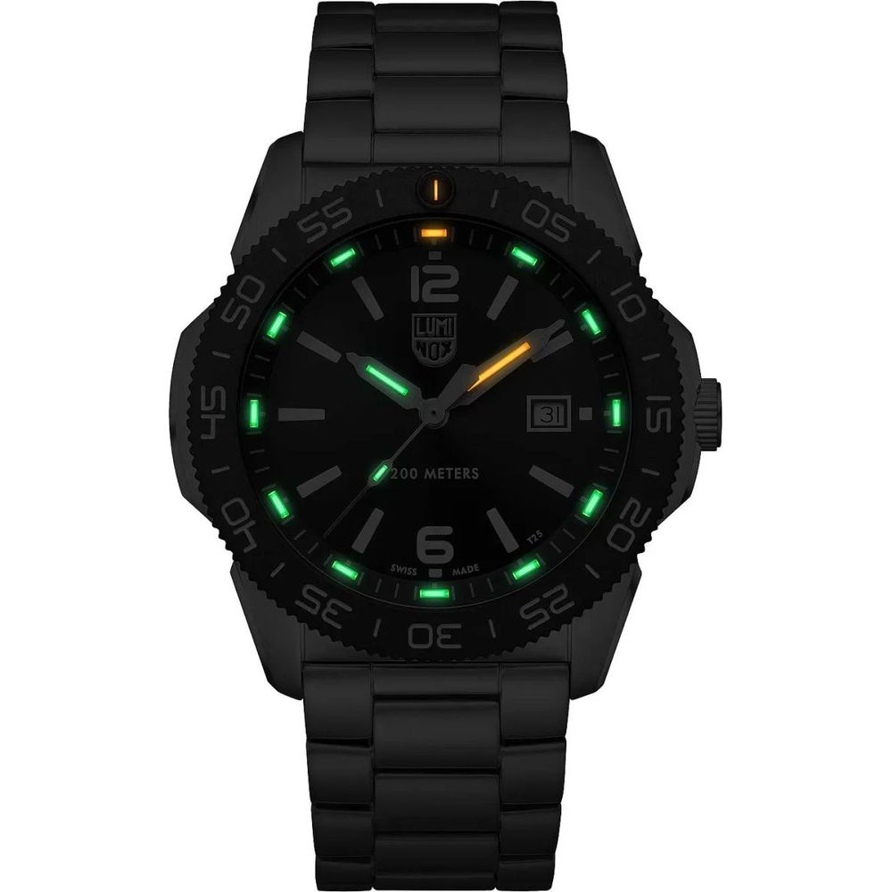 Montre de sport Luminox en acier inoxydable gris