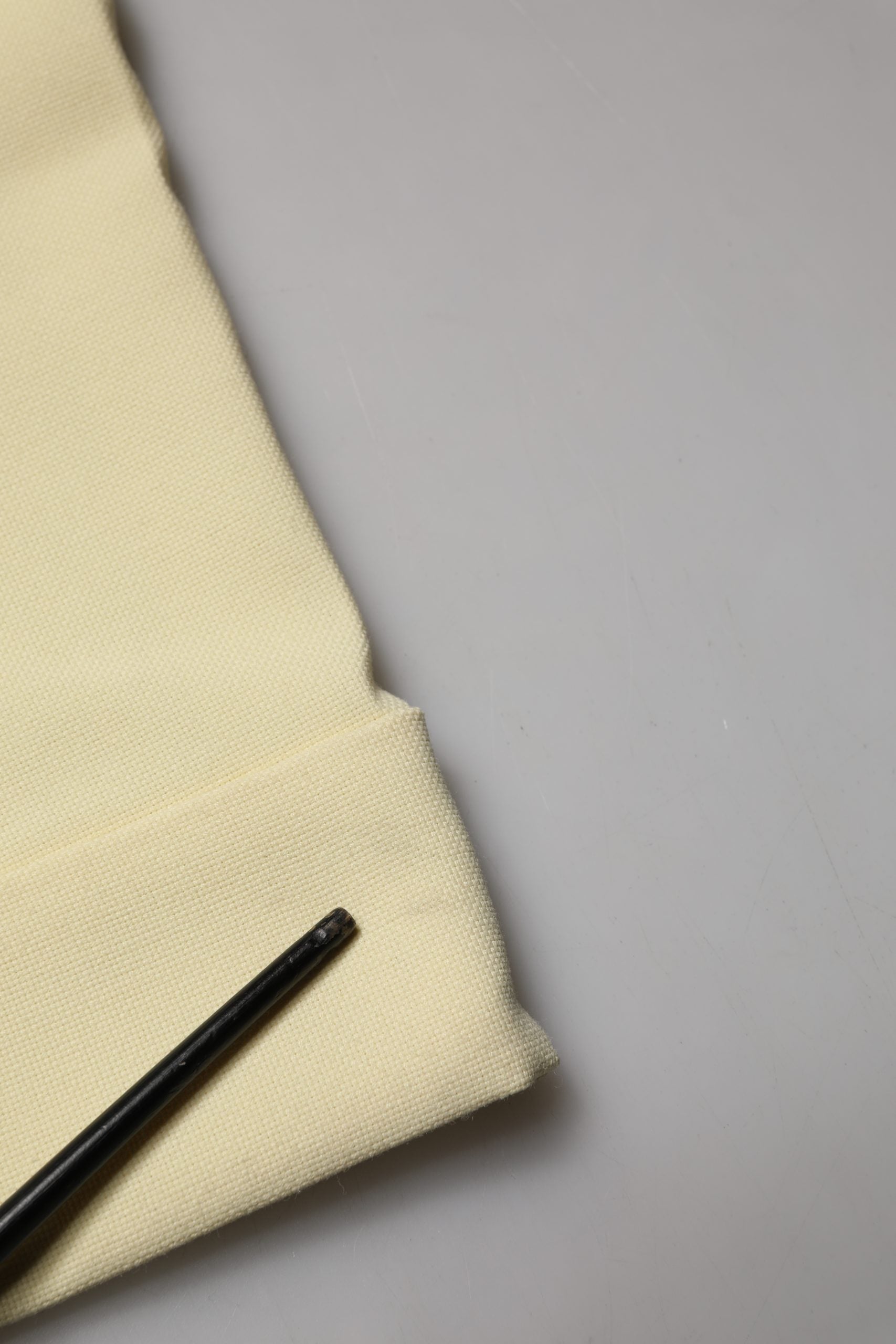 Pantalon plissé droit taille haute jaune Ganni