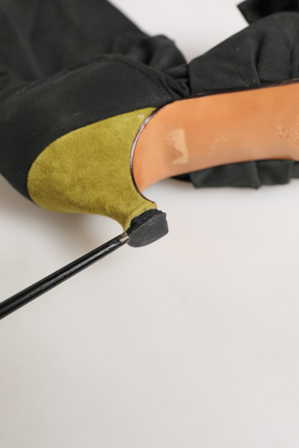 Dolce & Gabbana Bottines Noires et Jaunes en Daim