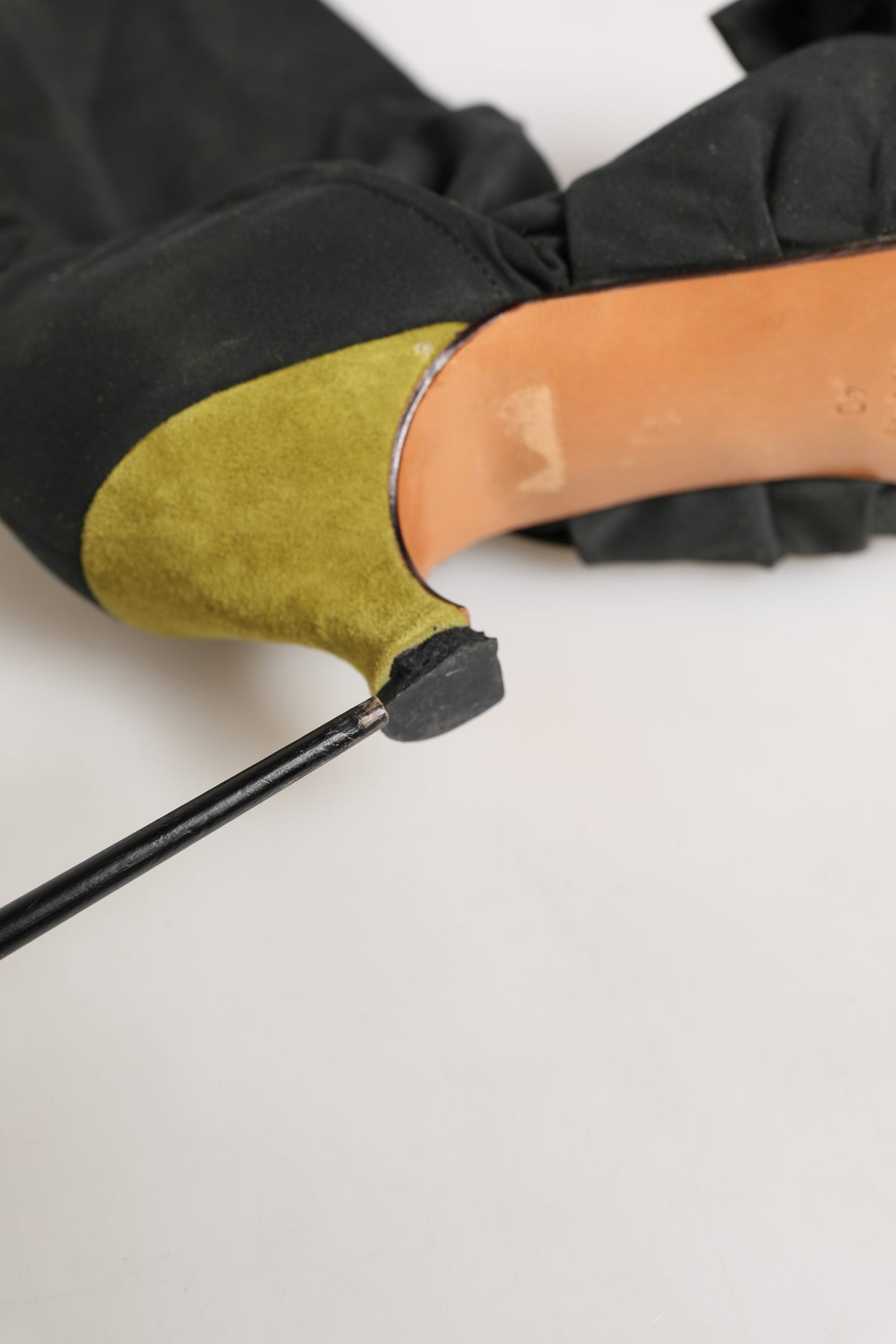 Dolce & Gabbana Bottines Noires et Jaunes en Daim