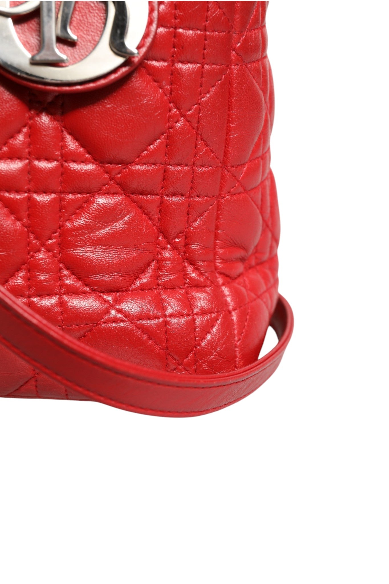 Sac Lady Dior en cuir d'agneau Cannage rouge Christian Dior