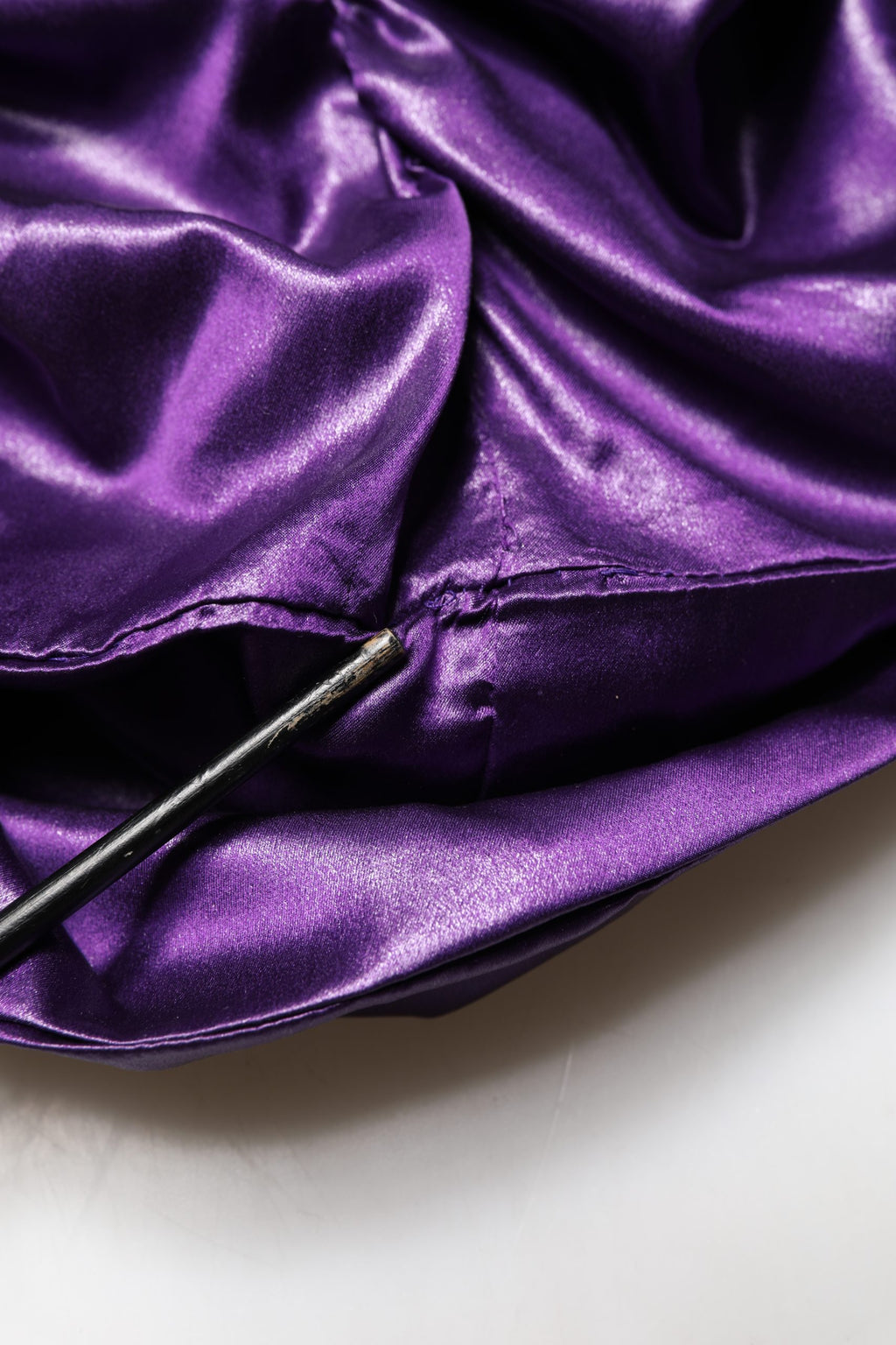 Mini-robe Dolce & Gabbana violet métallisé à manches longues et découpes