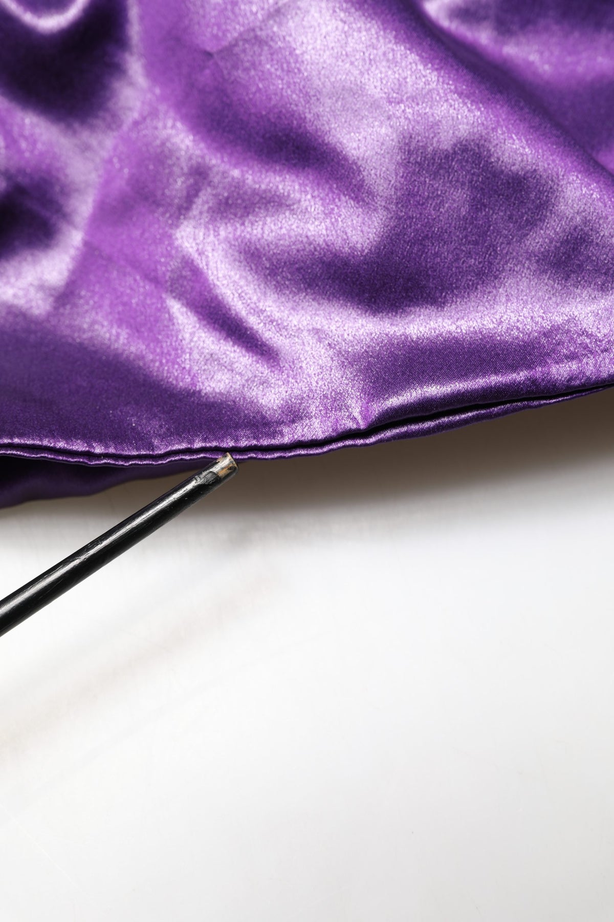 Mini-robe Dolce & Gabbana violet métallisé à manches longues et découpes