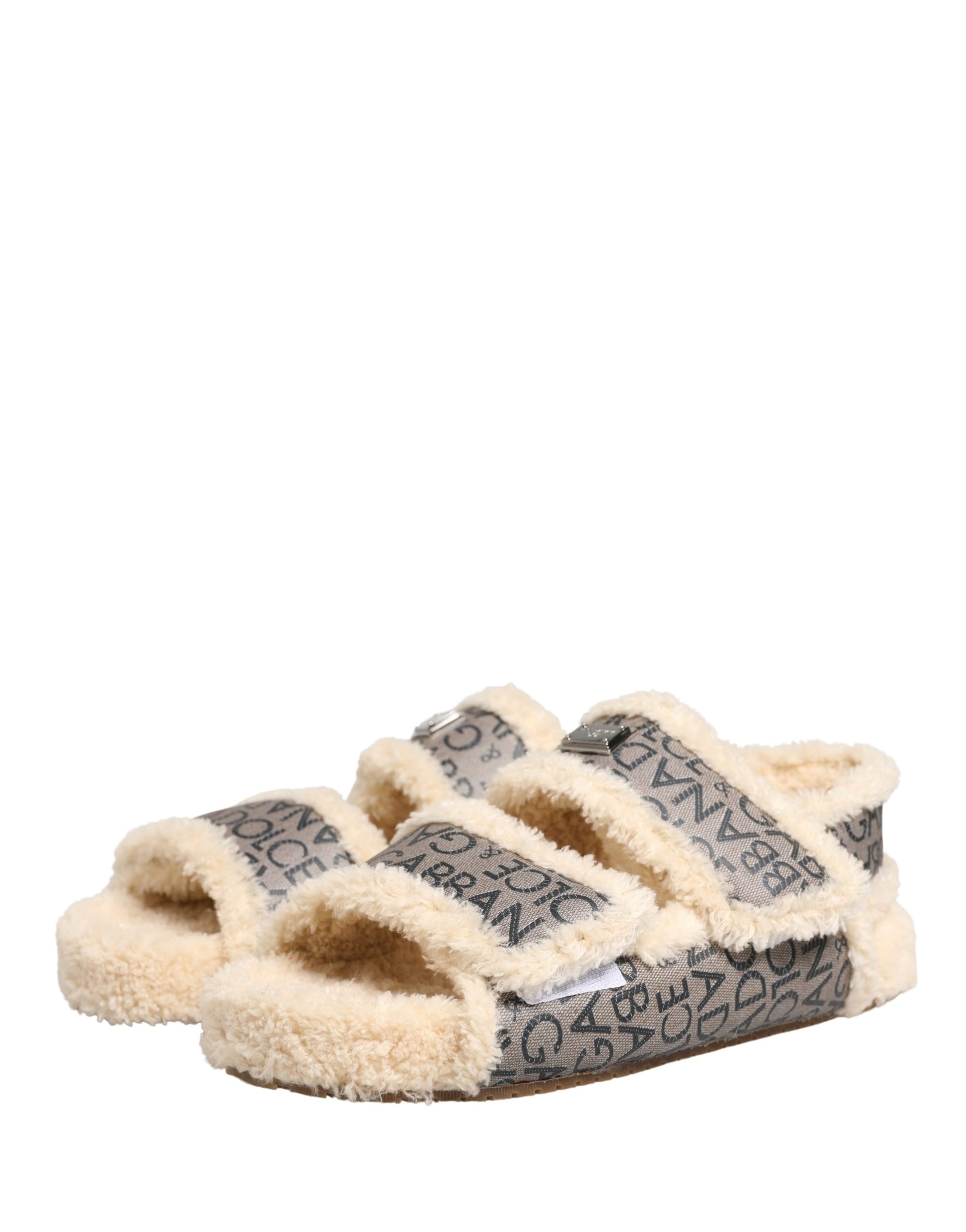 Chaussures sandales plates Dolce & Gabbana beiges en fausse fourrure à logo imprimé