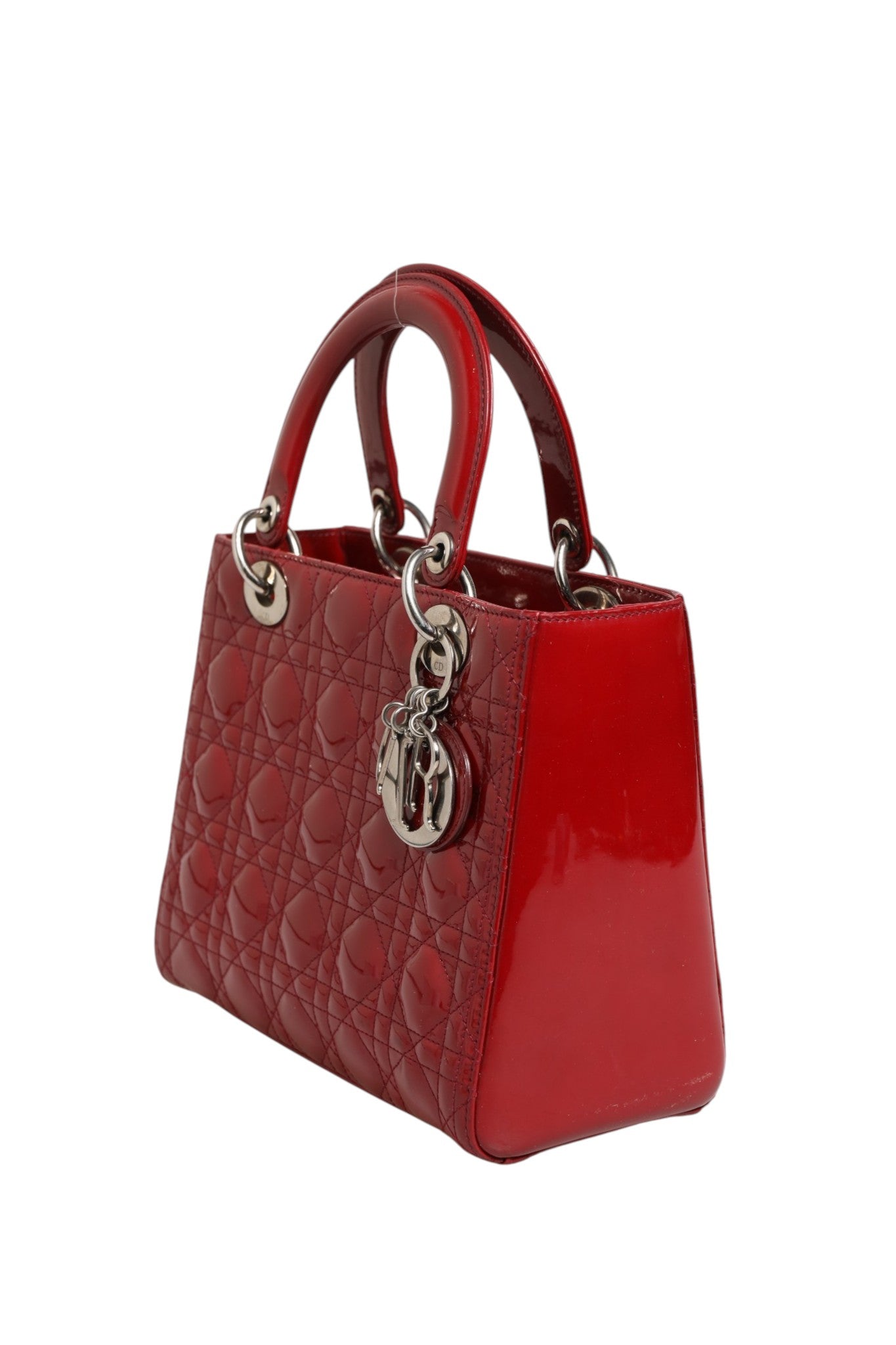 Sac Lady Dior petit modèle Christian Dior en cuir verni matelassé Cannage rouge cerise