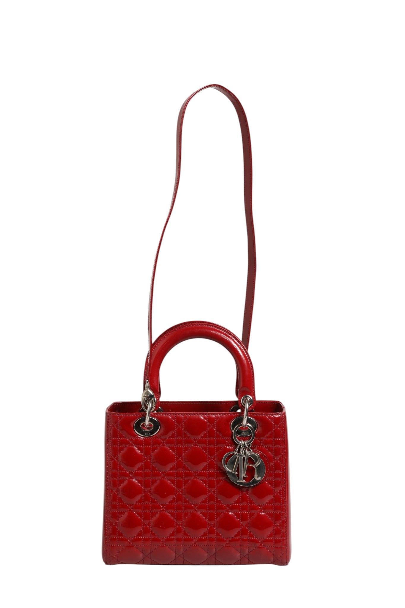Sac Lady Dior petit modèle Christian Dior en cuir verni matelassé Cannage rouge cerise