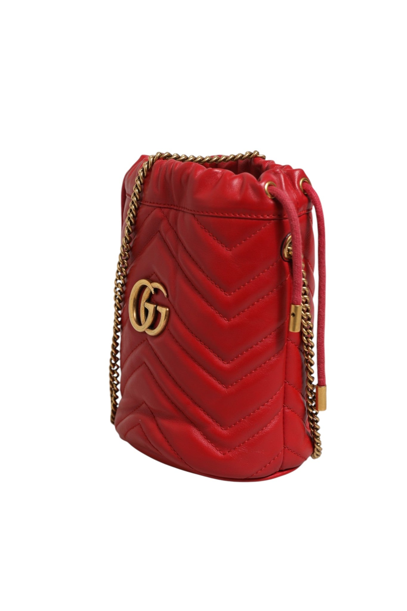 Sac seau GG Marmont en cuir de veau matelassé chevrons rouge Gucci