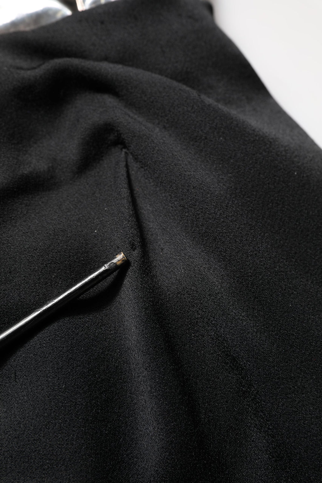 Robe de Cocktail Asymétrique Noire et Argentée Dolce & Gabbana