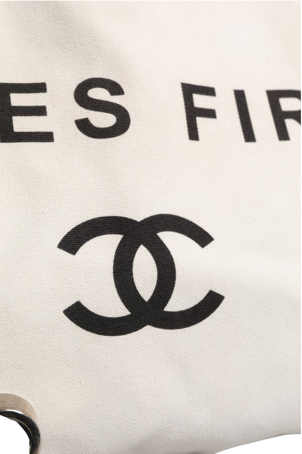 Sac cabas shopper Chanel Ladies First en toile blanche et noire