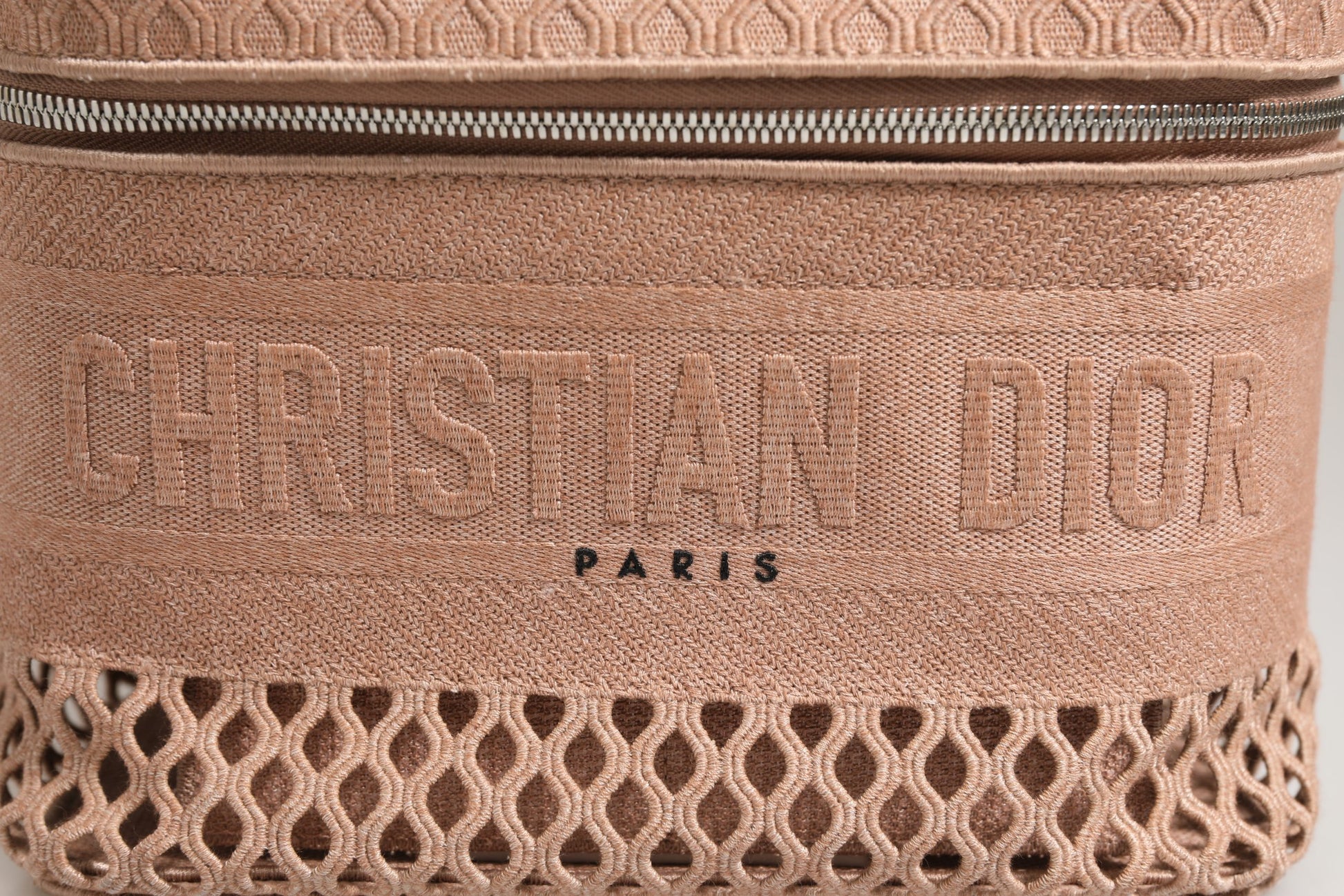 Trousse de Toilette de Voyage Christian Dior en Résille Brodé Dior