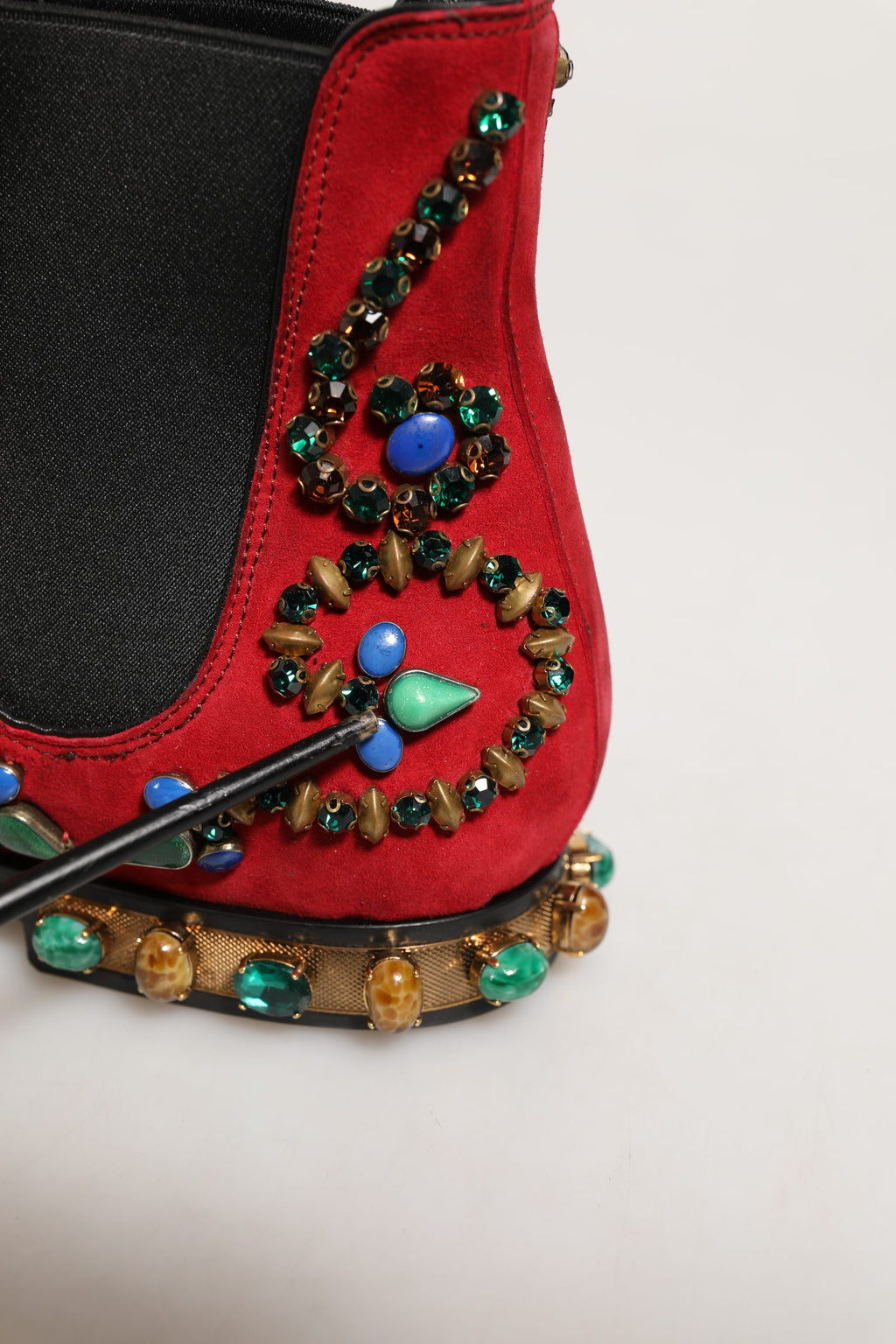 Dolce & Gabbana Rote verzierte Chelsea Ankle Boots Schuhe