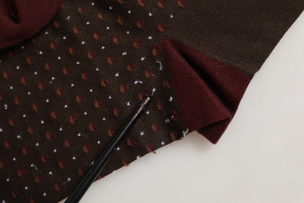 Dolce & Gabbana Bordeauxfarbene, gepunktete kniehohe Wollsocken