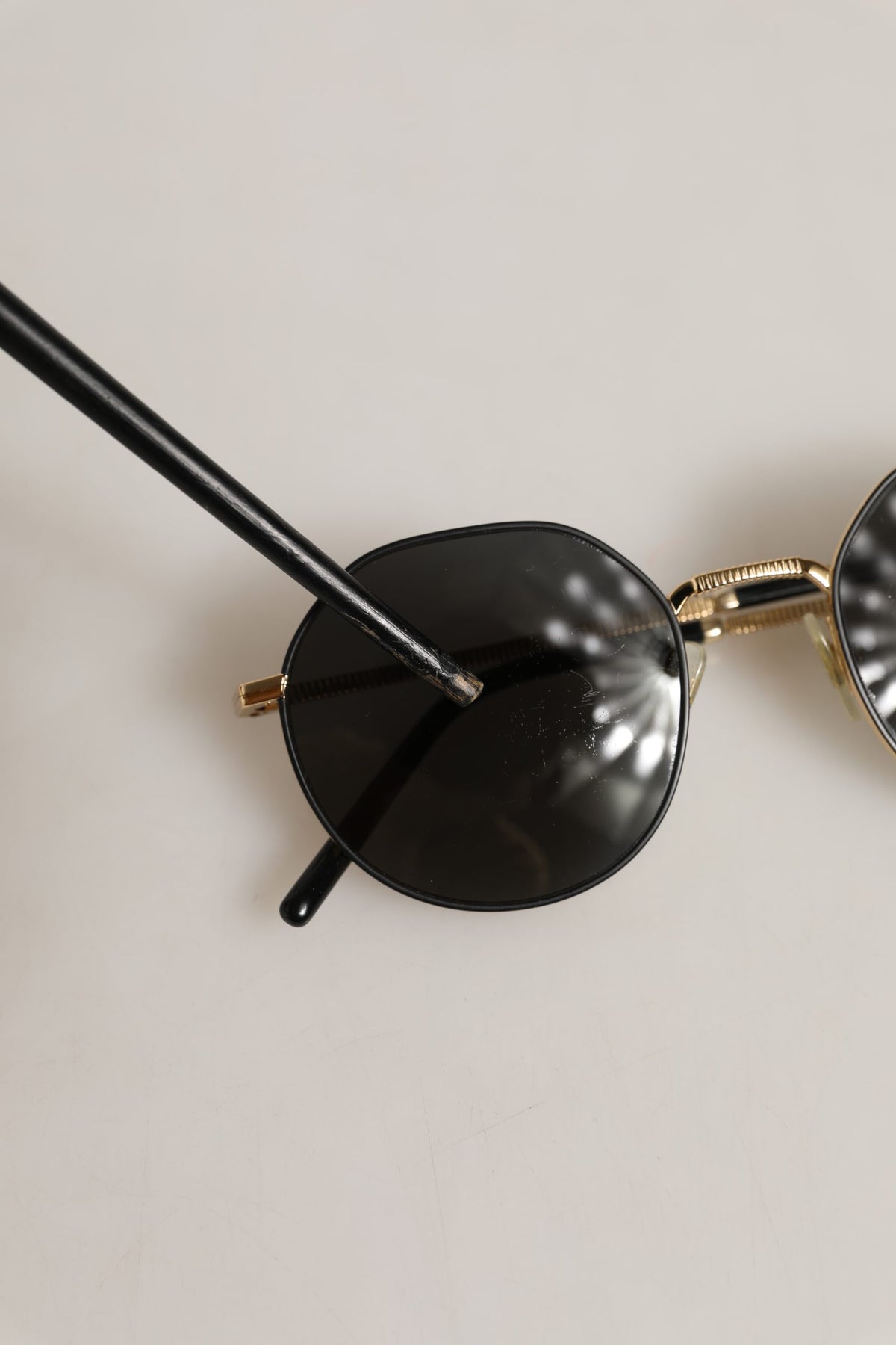 Dolce & Gabbana DG2286 Runde Sonnenbrille mit goldfarbenem Metallgestell