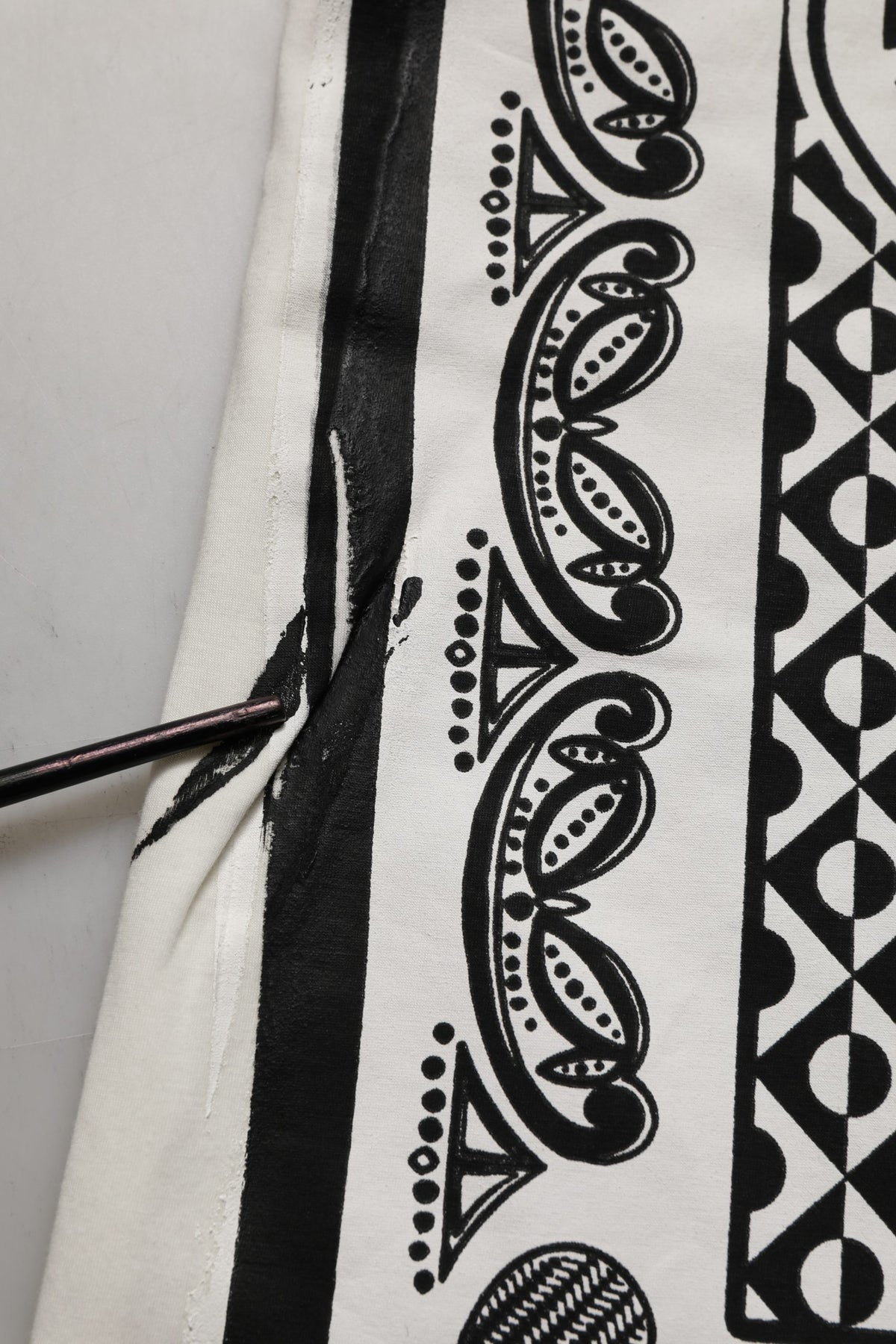Dolce & Gabbana Baumwoll-Rundhals-T-Shirt mit weißem Bandana-Print