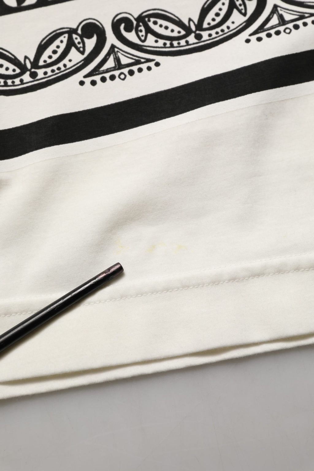 Dolce & Gabbana Baumwoll-T-Shirt mit Bandana-Print und Rundhalsausschnitt in Weiß