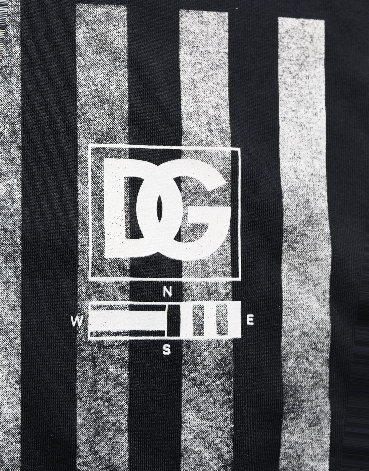 Dolce & Gabbana Baumwoll-T-Shirt mit blauem Streifendruck und Rundhalsausschnitt