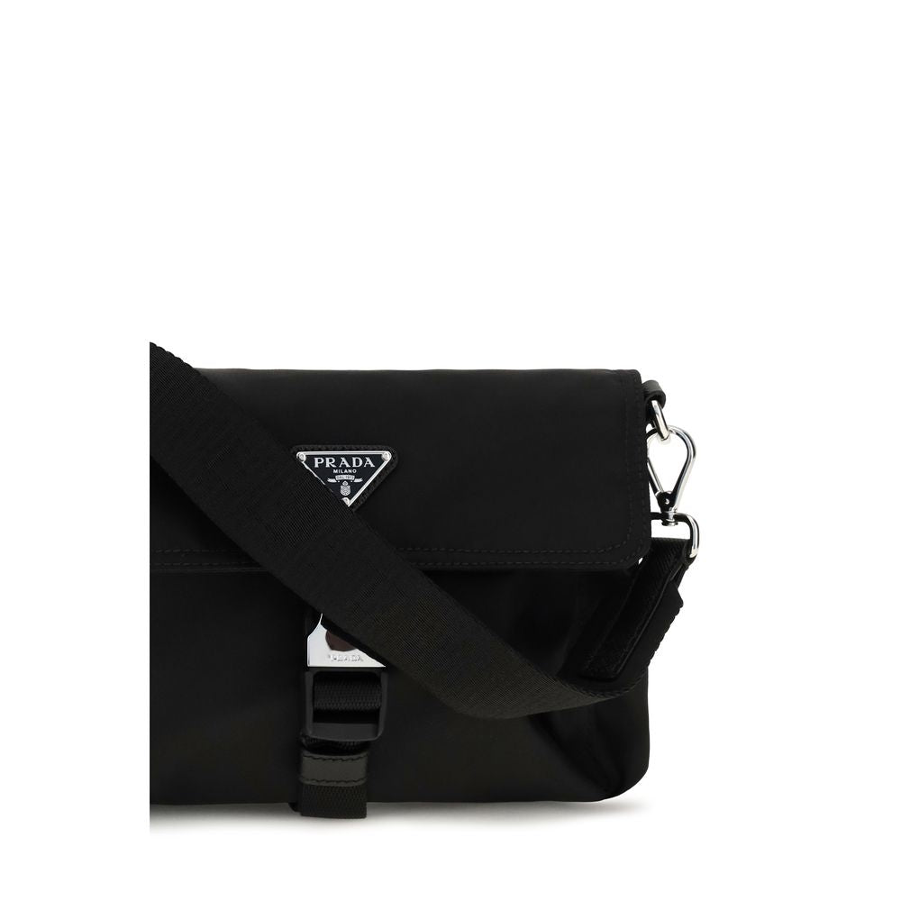 Prada Schultertasche aus recyceltem Polyamid in Schwarz