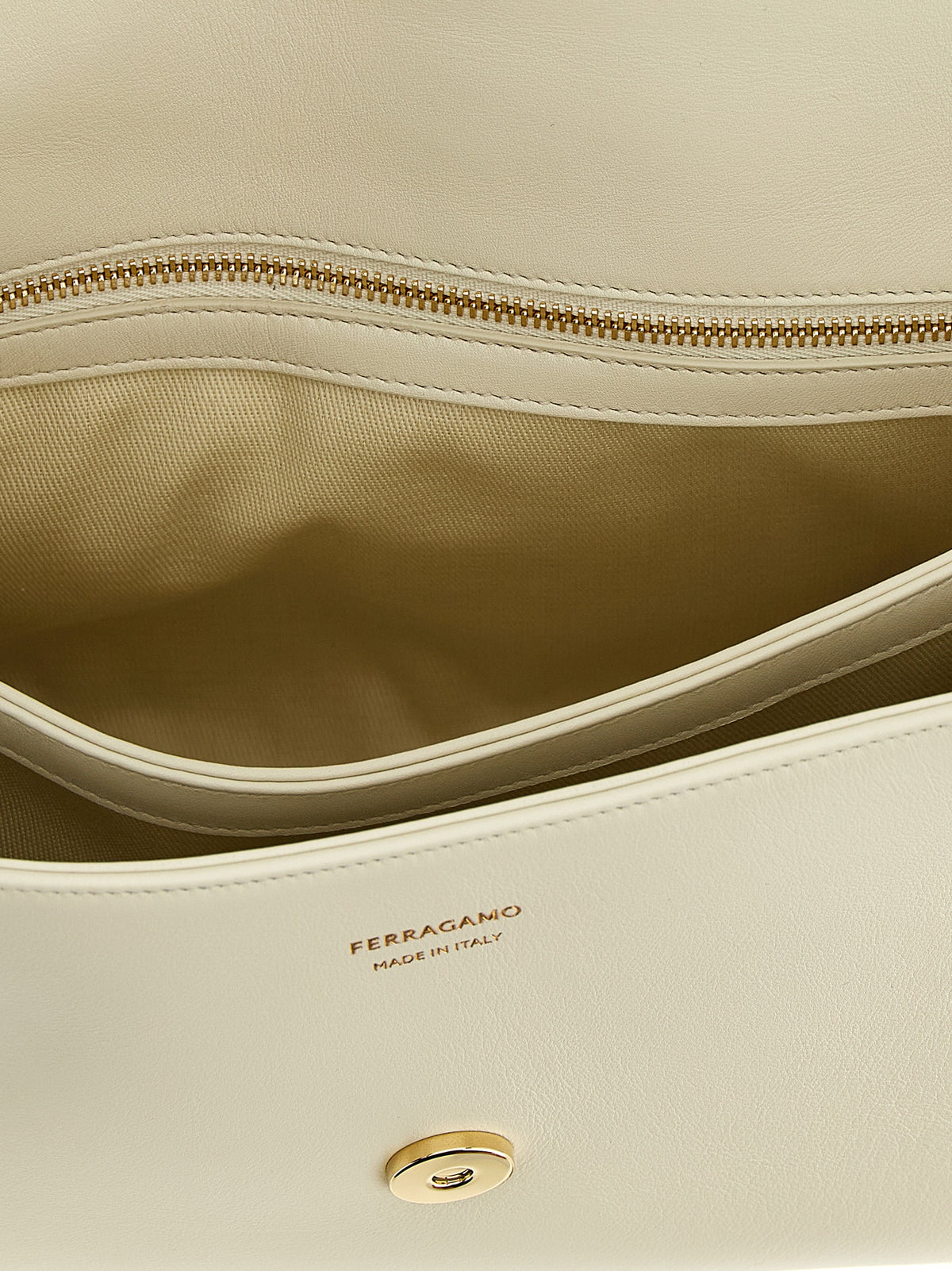 Ferragamo Schultertasche aus weißem Kalbsleder