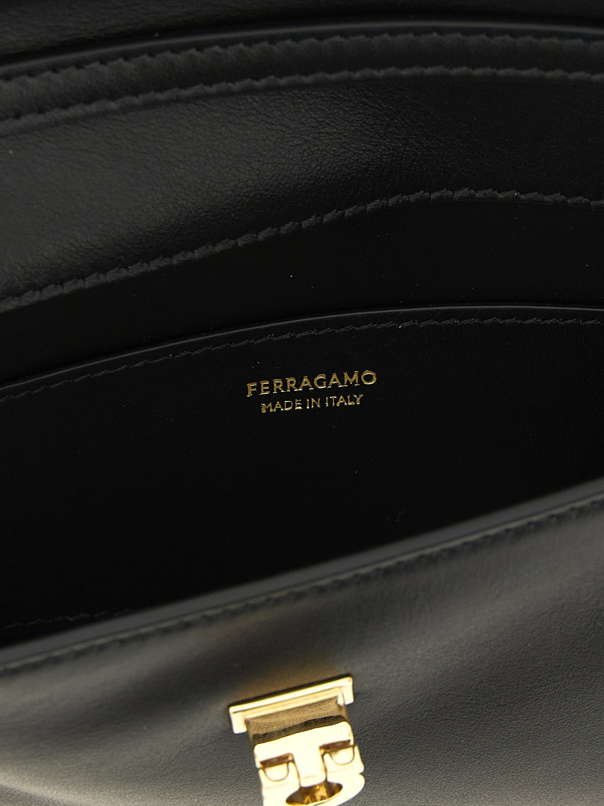 Ferragamo Clutch aus schwarzem Kalbsleder