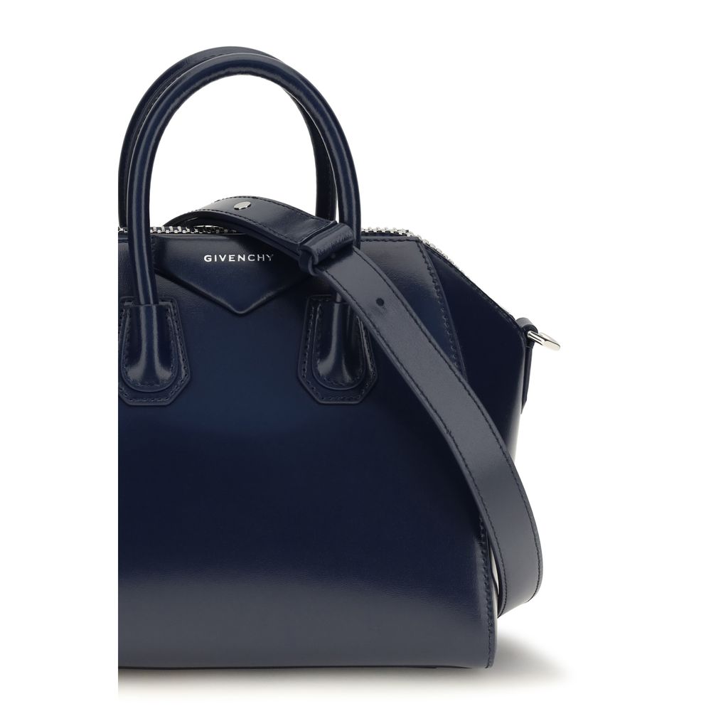 Givenchy Handtasche aus blauem Kalbsleder