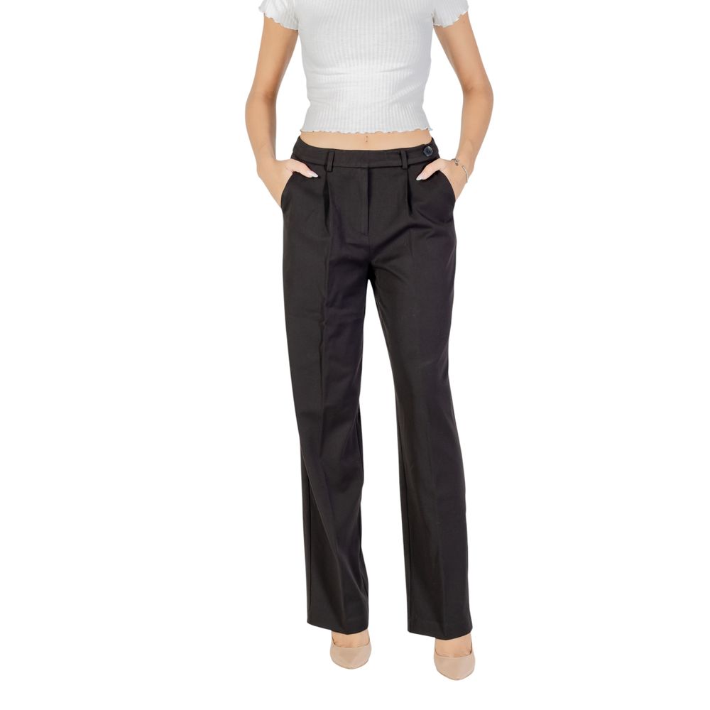 Nur schwarze Anzughose aus recyceltem Polyester