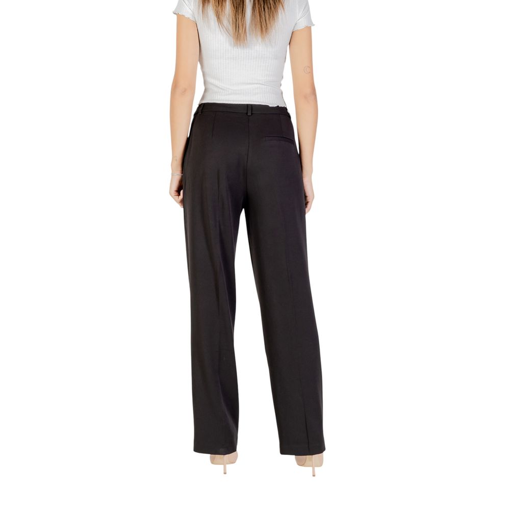 Nur schwarze Anzughose aus recyceltem Polyester