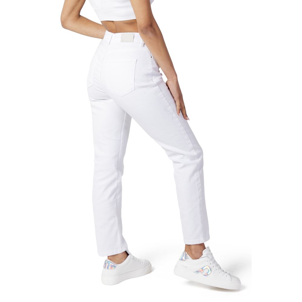 Nur weiße Baumwoll-Mom-Jeans