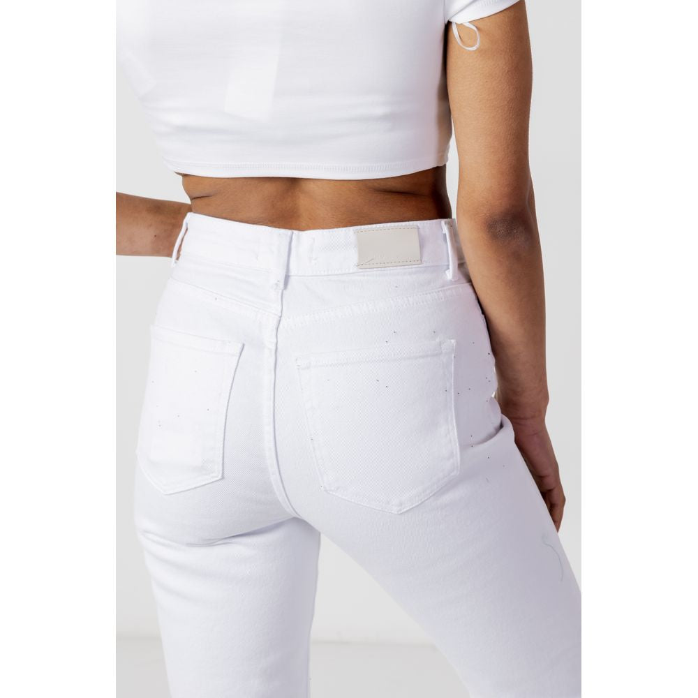Nur weiße Baumwoll-Mom-Jeans