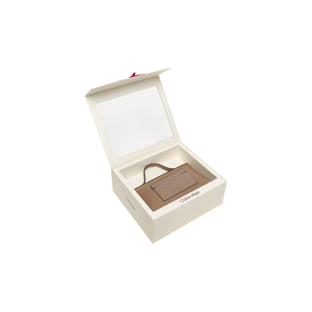 Calvin Klein Beige Clutch aus Polyethylen