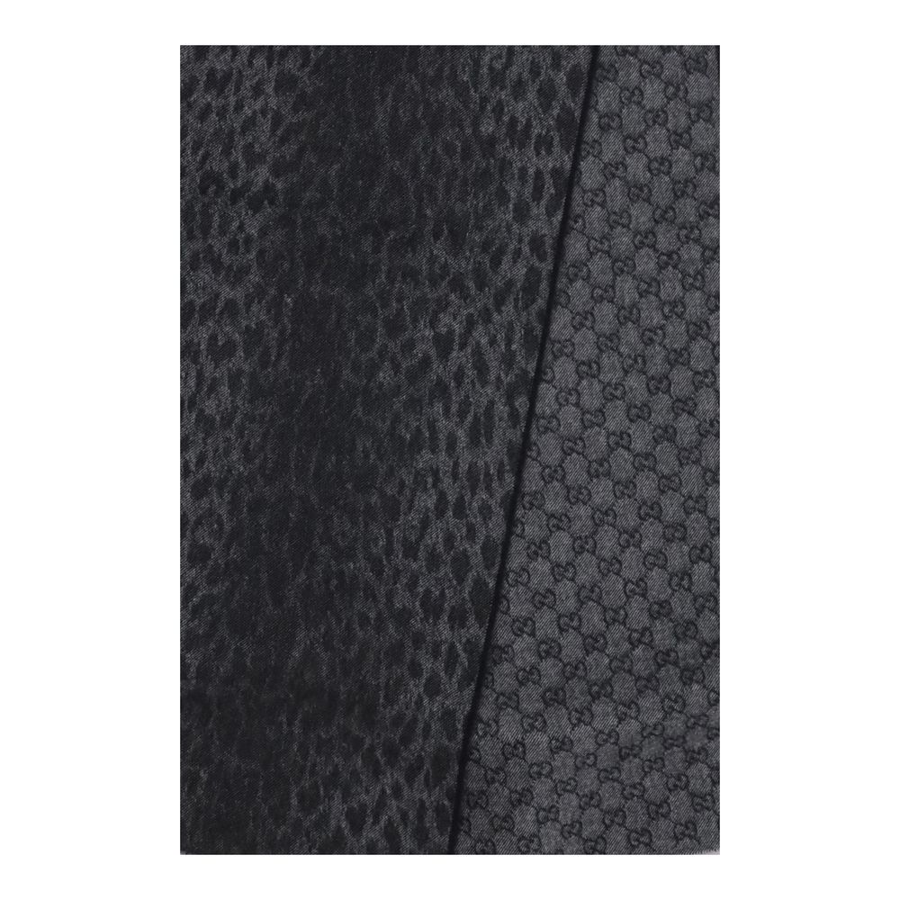 Gucci Schal aus grauer Wolle mit Widder-Motiv
