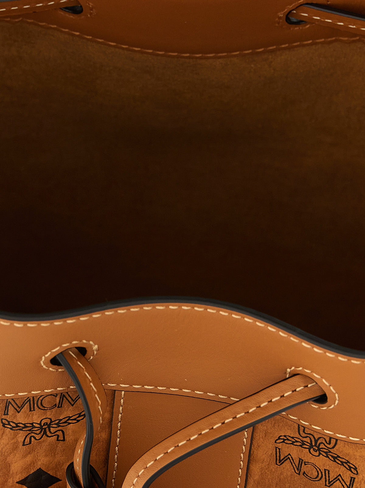 MCM braune Schultertasche aus Polyethylen