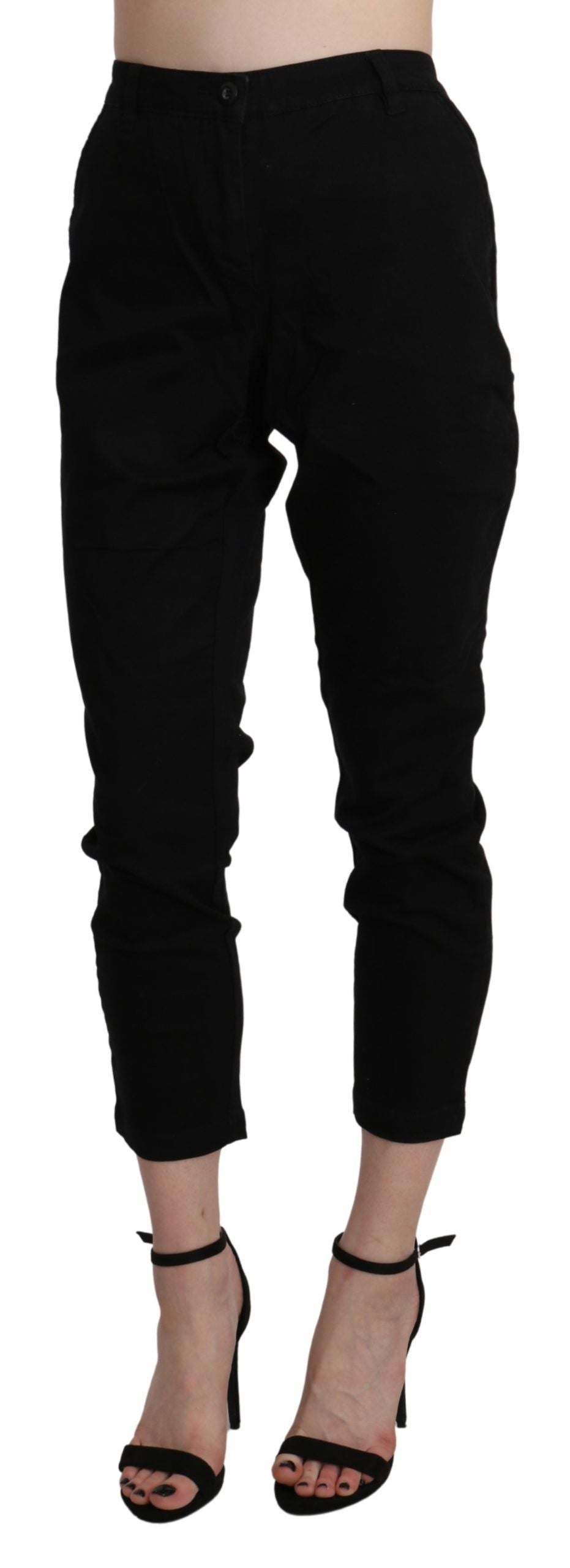 Acht – Schwarze, enge Caprihose aus Baumwolle mit hoher Taille und kurzem Schnitt
