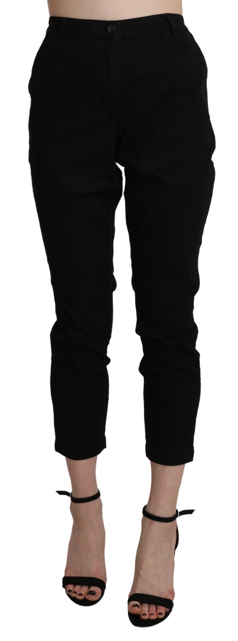 Acht – Schwarze, enge Caprihose aus Baumwolle mit hoher Taille und kurzem Schnitt