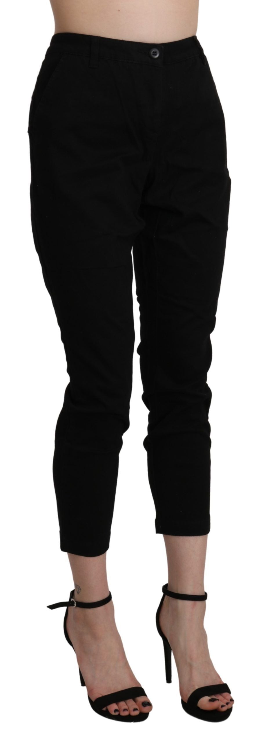Acht – Schwarze, enge Caprihose aus Baumwolle mit hoher Taille und kurzem Schnitt