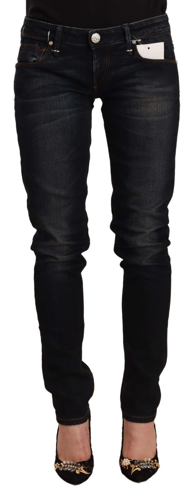 Acht – Niedrig taillierte Slim-Fit-Jeans aus gewaschener Baumwolle in Schwarz