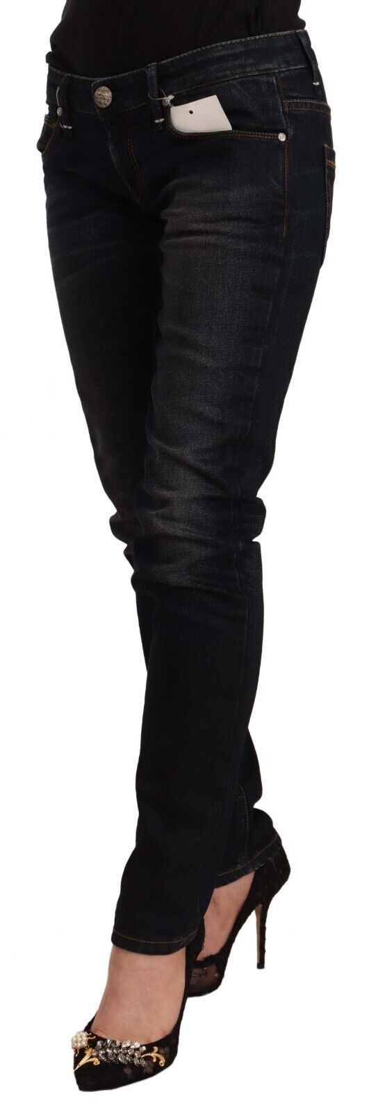Acht – Niedrig taillierte Slim-Fit-Jeans aus gewaschener Baumwolle in Schwarz
