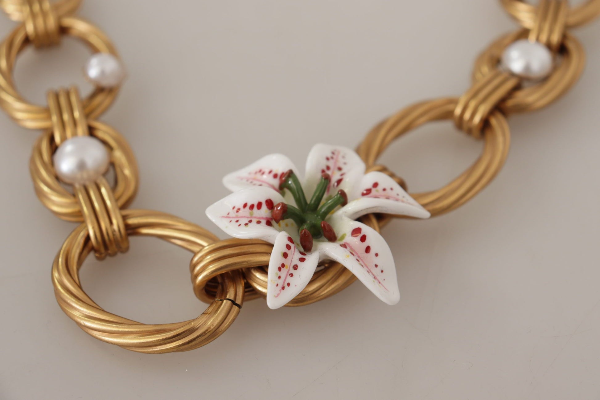 Dolce &amp; Gabbana – Elegante Halskette mit goldenem Lilienblüten-Anhänger